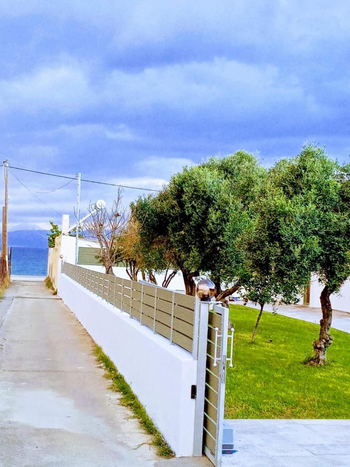 Вилла House By The Sea Эйон Экстерьер фото